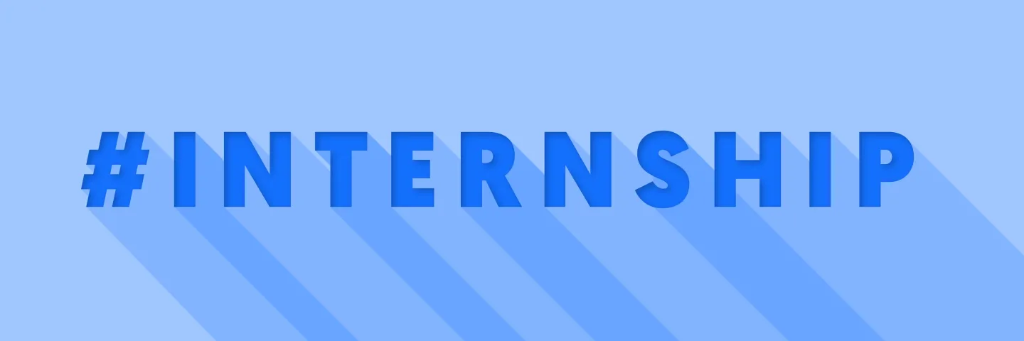 Hashtag #internship sobre un fondo azul claro